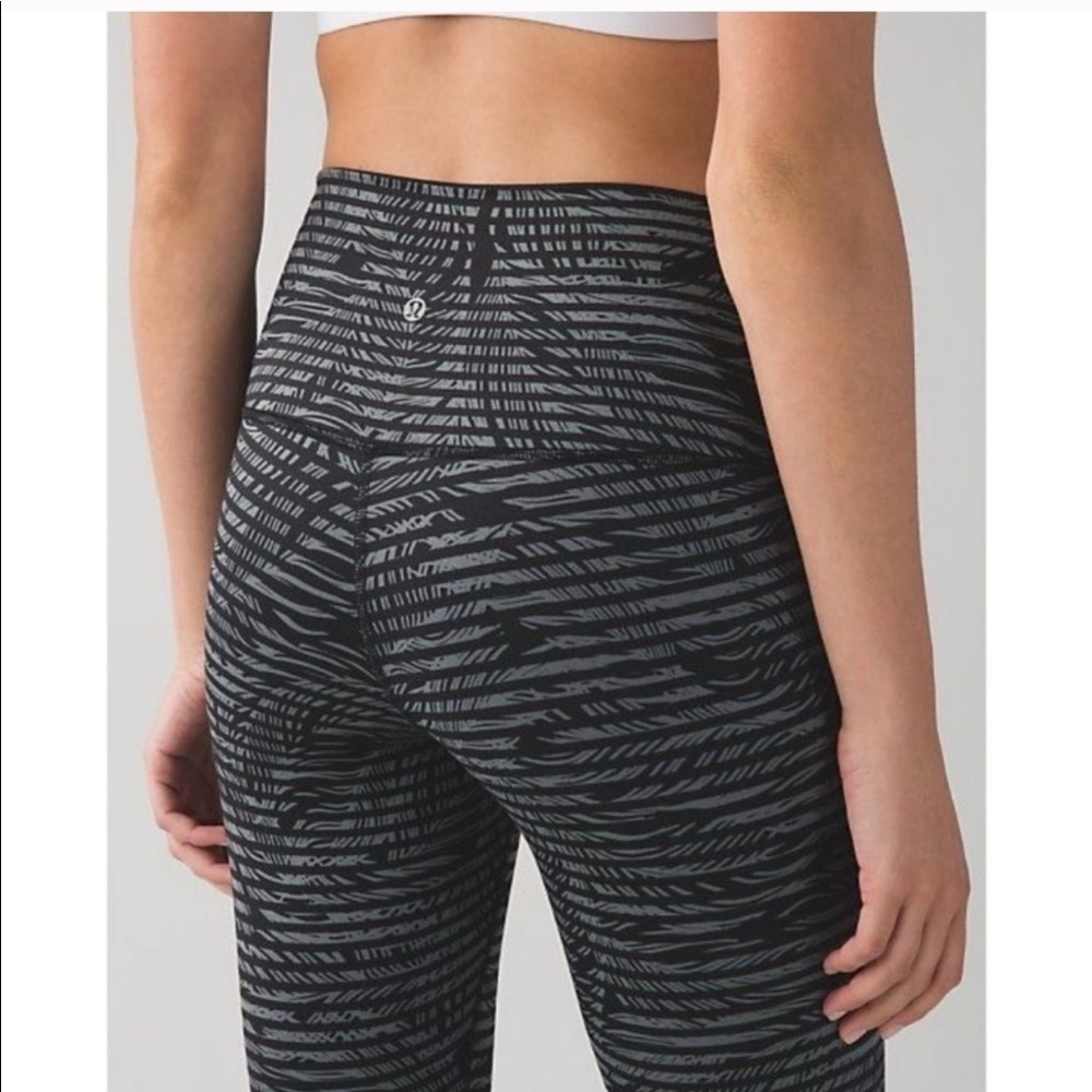 Lululemon wunder under crop ll full on luon(roll)